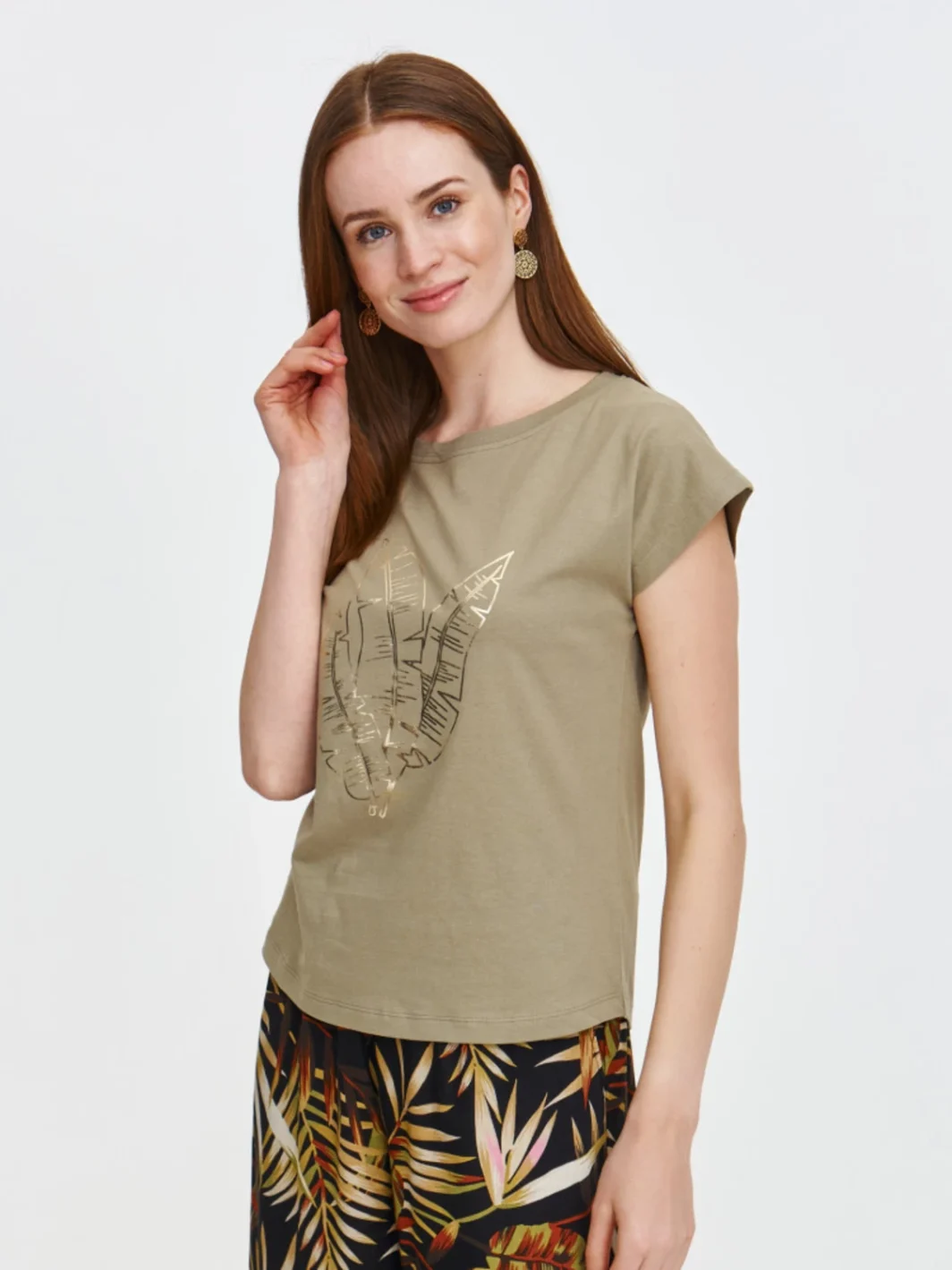 T-shirt με χρυσή στάμπα - Image 2