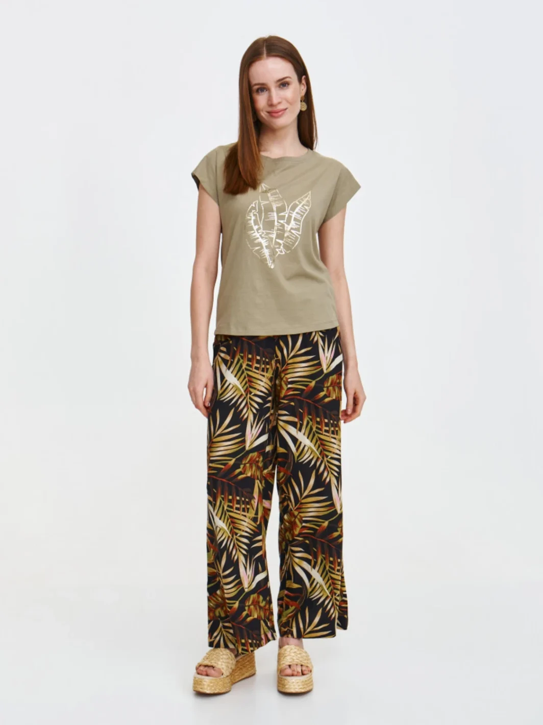 T-shirt με χρυσή στάμπα - Image 3