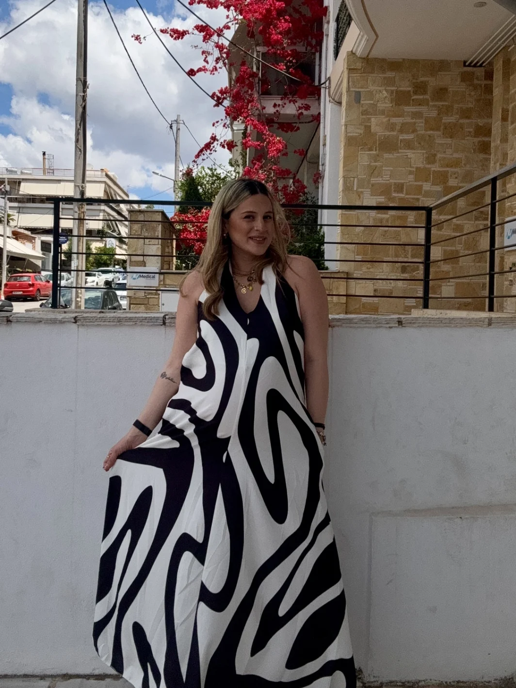 Ασπρόμαυρο Φόρεμα Έξω Πλάτη