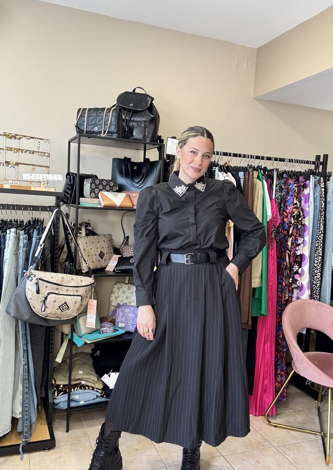 Φούστα με λεπτές ρίγες