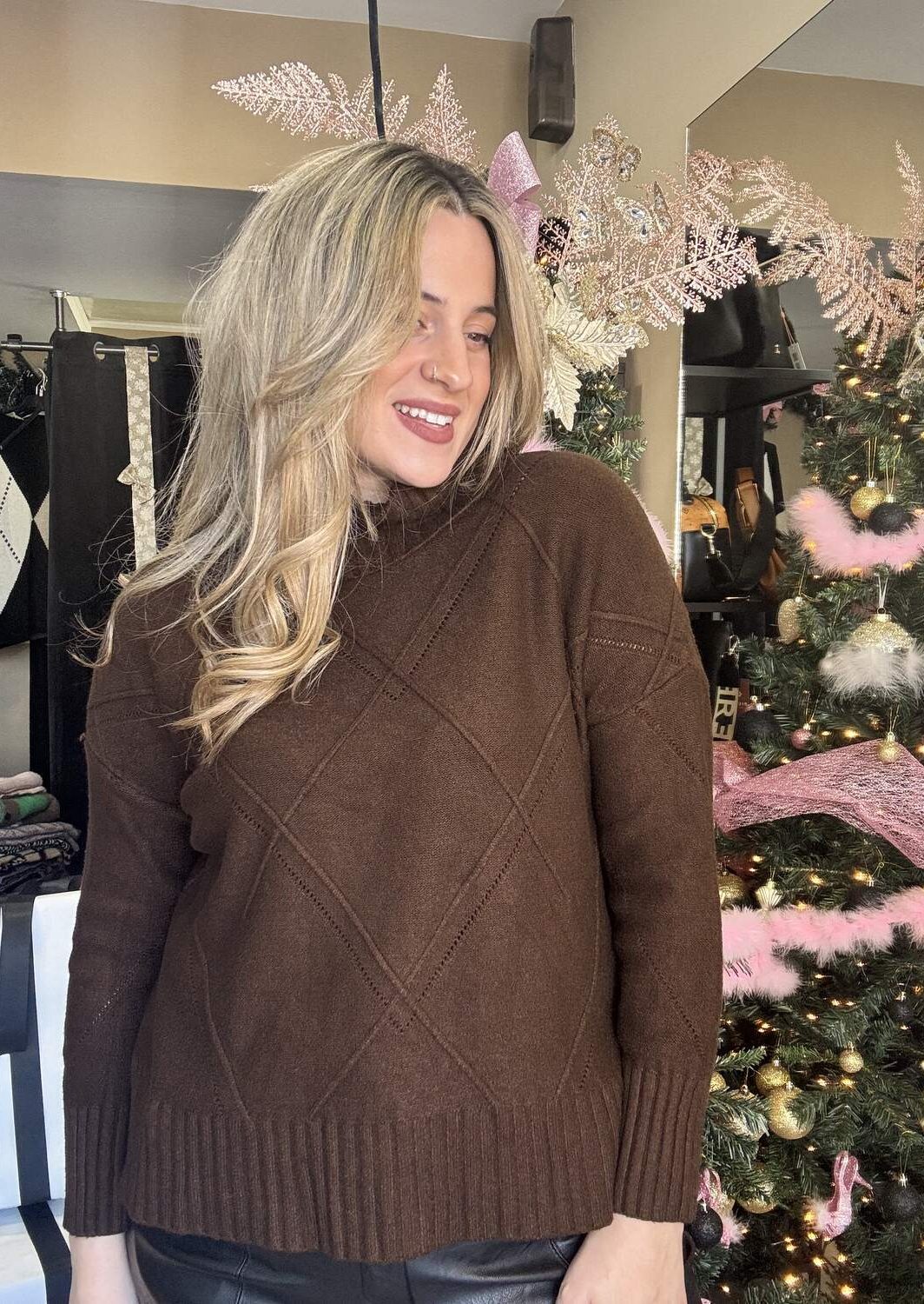 Πουλόβερ καφέ με λαιμό