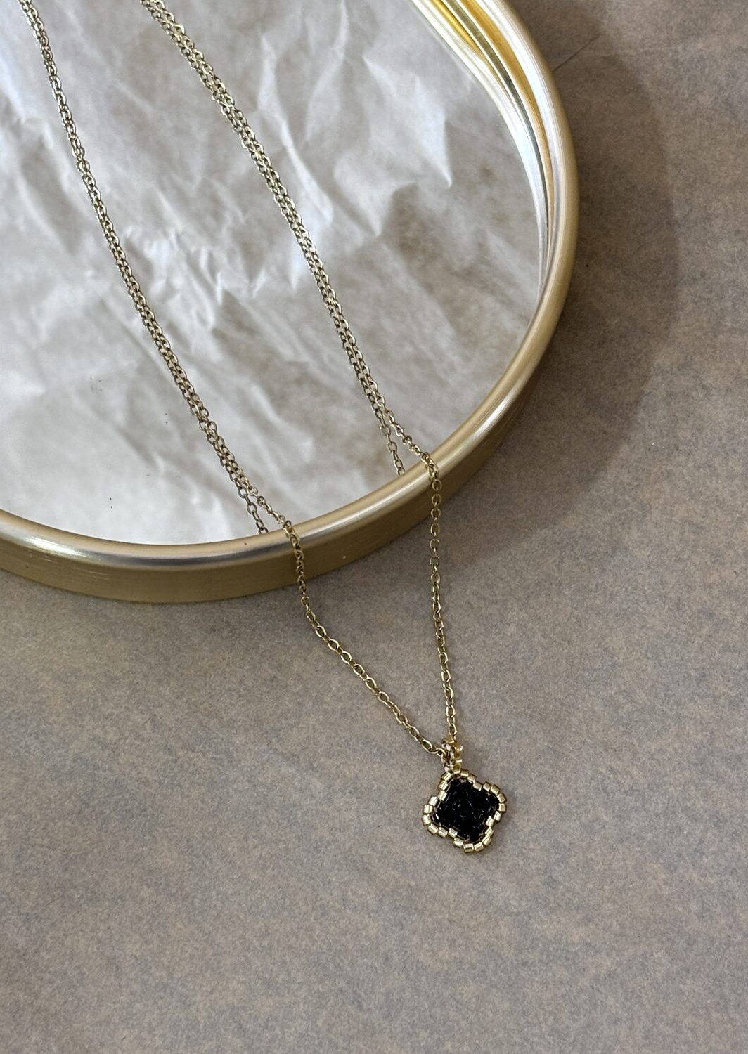 Κολιέ Μαύρο Πλεκτό Σταυρουδάκι Gold