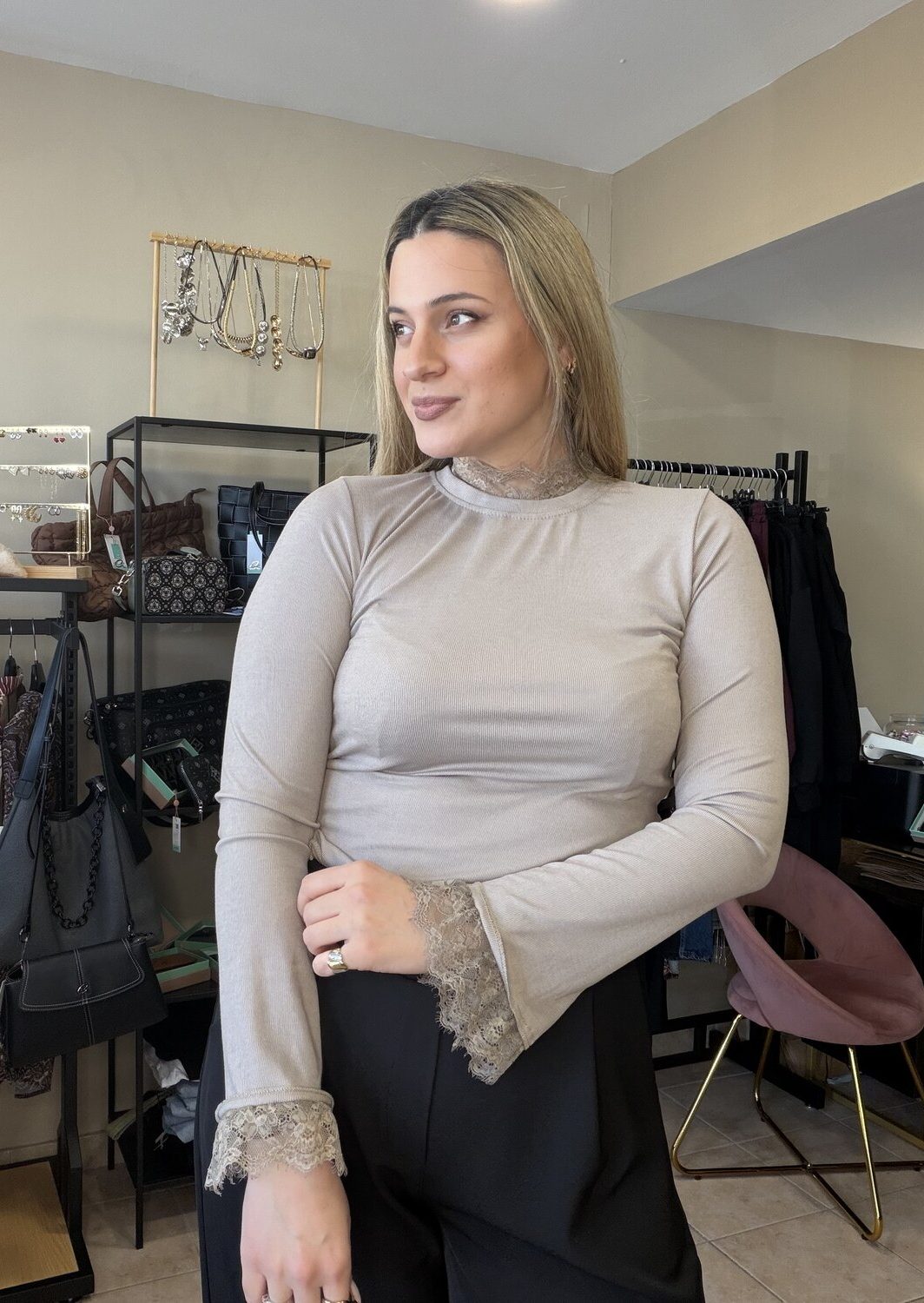 Μπλούζα Με Δαντέλα